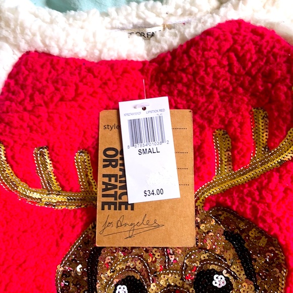 This cozy sweater is perfect for the holidays! - Picture 3 of 3